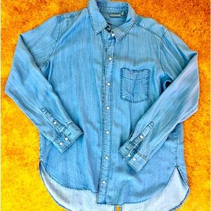 Athleta women’s soft material jean shirt | like new